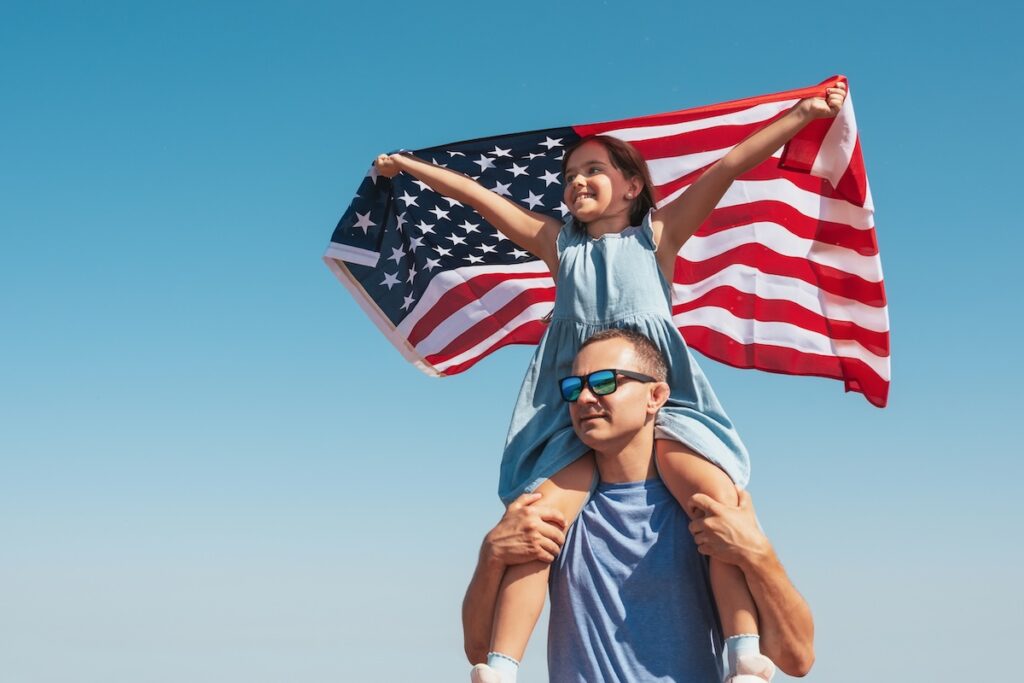 El Formulario N600K es una solicitud para que un niño que vive fuera de Estados Unidos obtenga la ciudadanía estadounidense.