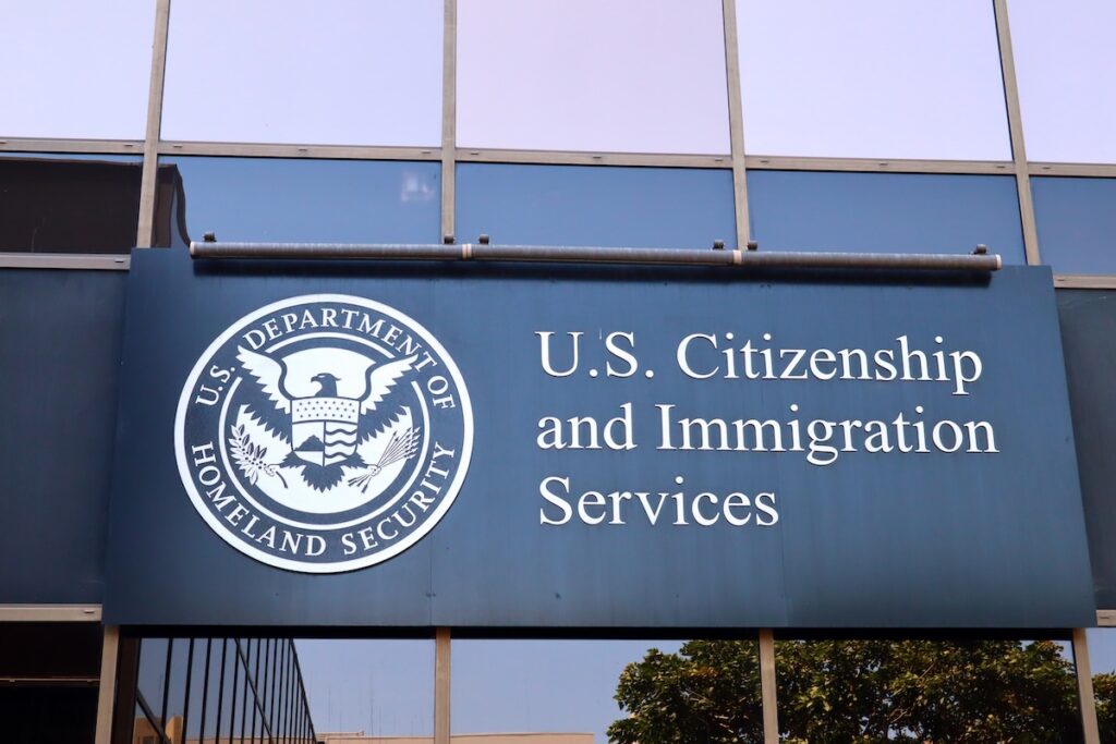 El 18 de julio de 2025, USCIS anunció la entrada en vigor de nuevas tarifas migratorias obligatorias.
