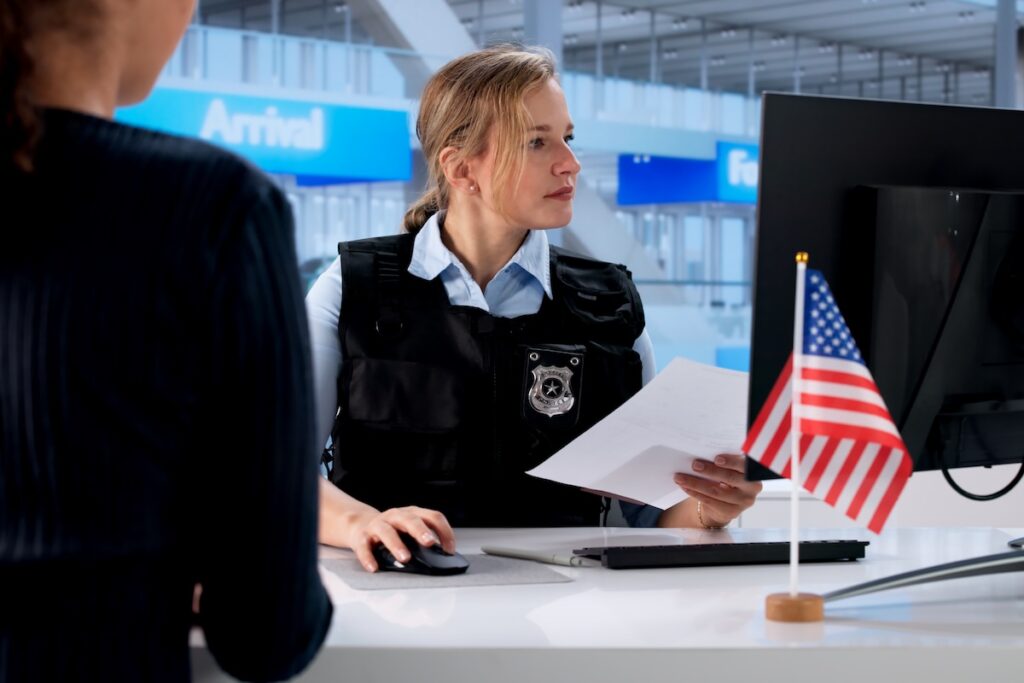 El Departamento de Estado inició una revisión completa de sus políticas de control y verificación.